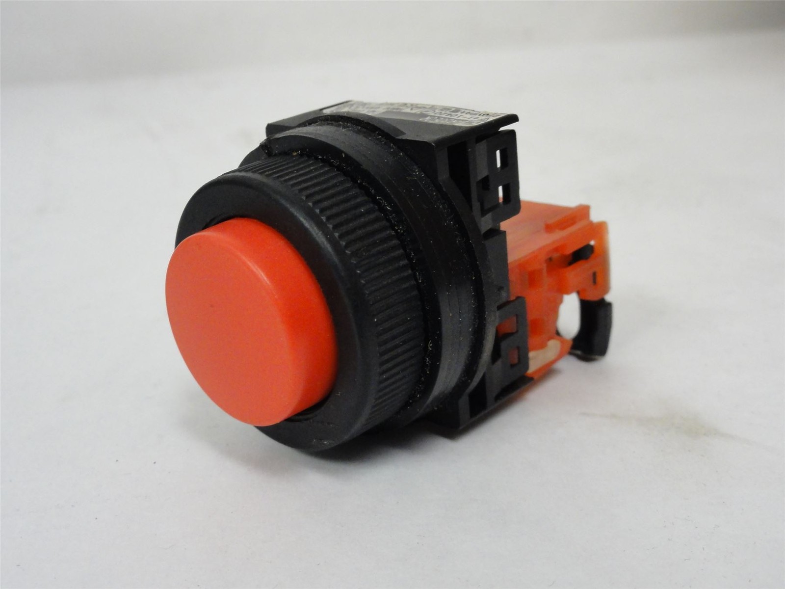232242 Old-Stock; Fuji AR30E0R-01RZC Pushbutton Switch; 250V; 6A; 1NC