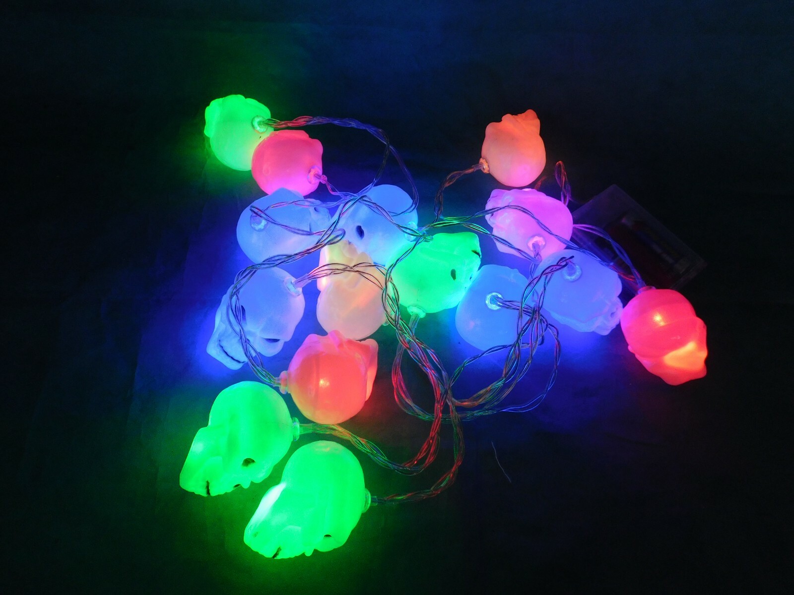 Mini-skull Light String Of 15 Lights, Multicolor, Battery Operated