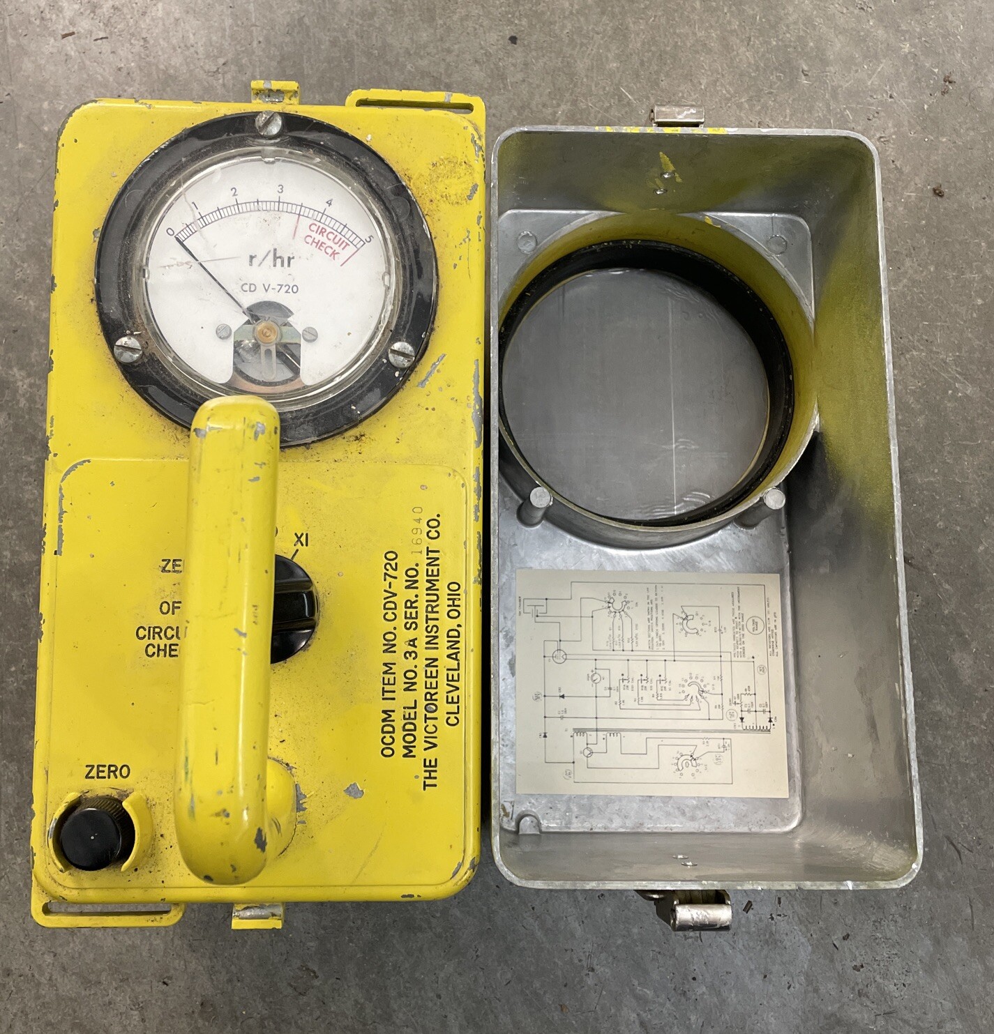 Civil Defense Vintage Radiological Survey Meter CD V-720 3A Nuclear Fallout