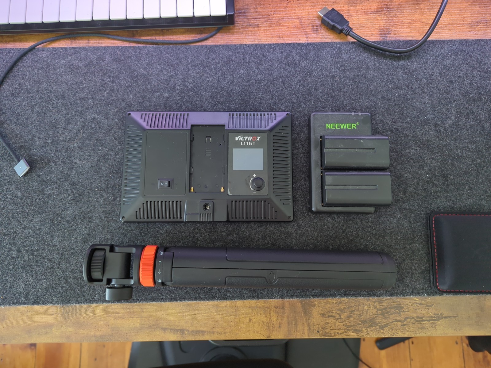 Viltrox L116T Dimmable LED Light kit with batteries and tripod