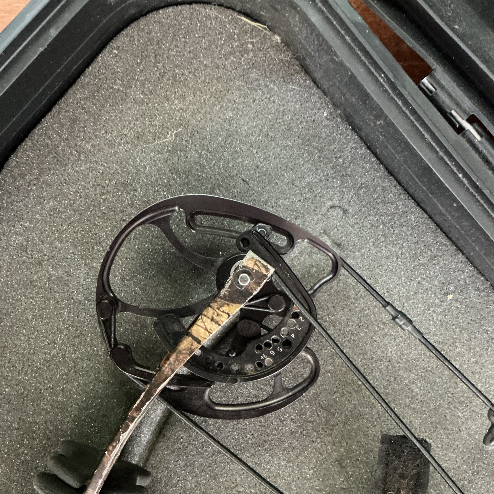 Martin Alien Compound Bow – 70lb Draw – Includes Hard Case – Ready to Shoot