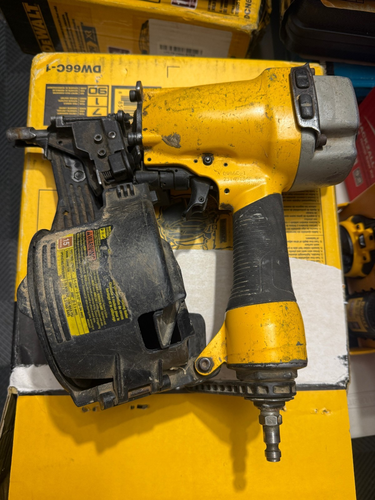 DEWALT COIL SIDING AND FENCING NAILER 15 DEG 2-1/2 IN DW66C-1 in the box