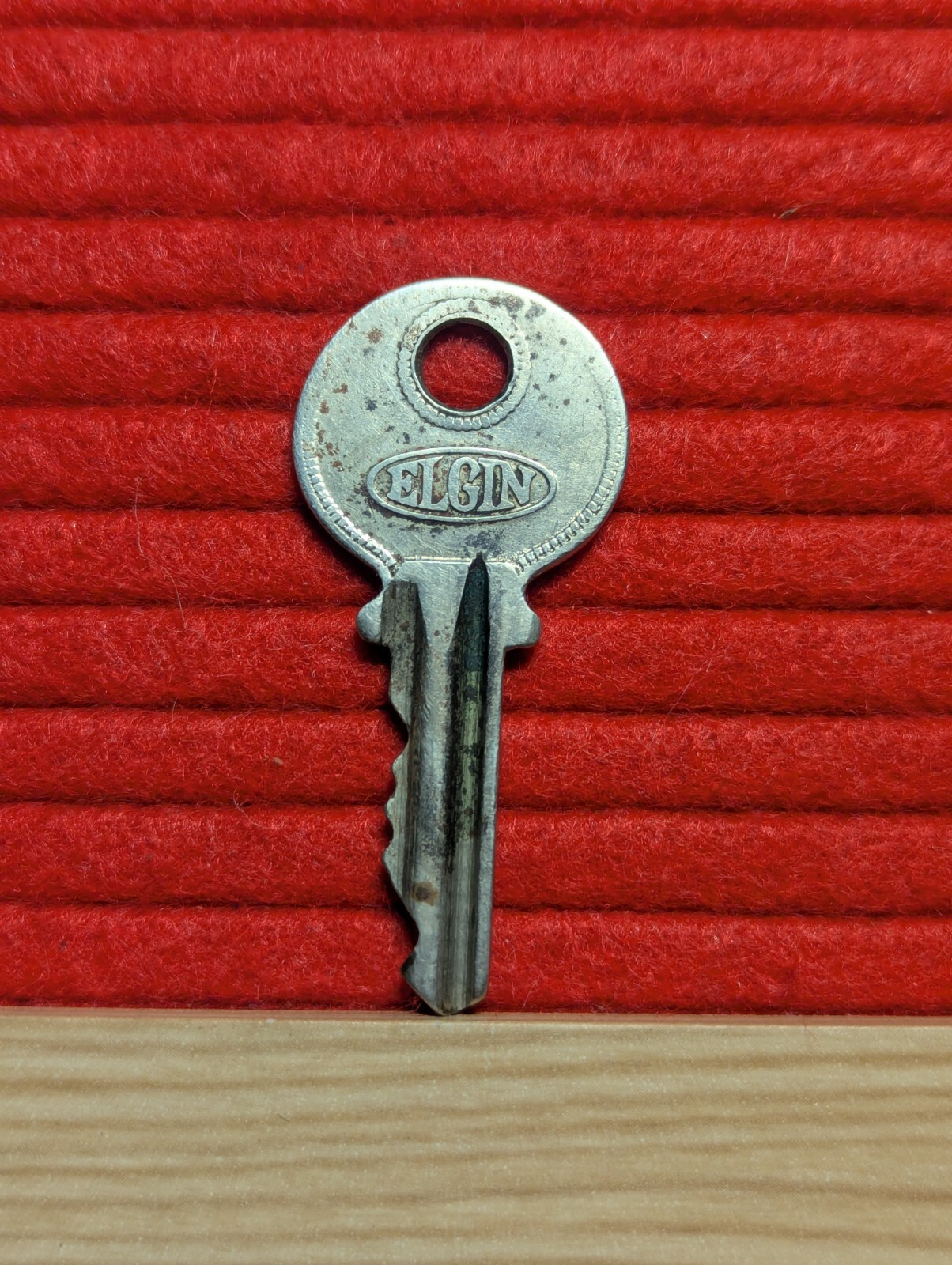 Vintage ELGIN Key No. L79070 2" Detailed Round Key