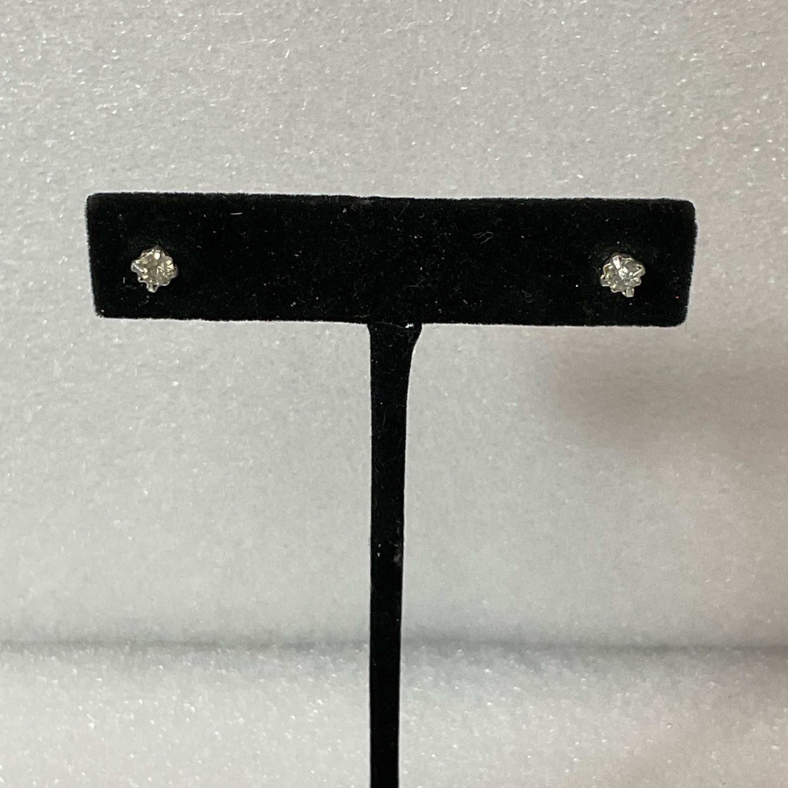 Vintage Silver Tone Stud Earrings Clear Round Stones 0.40g 0.25in Classic