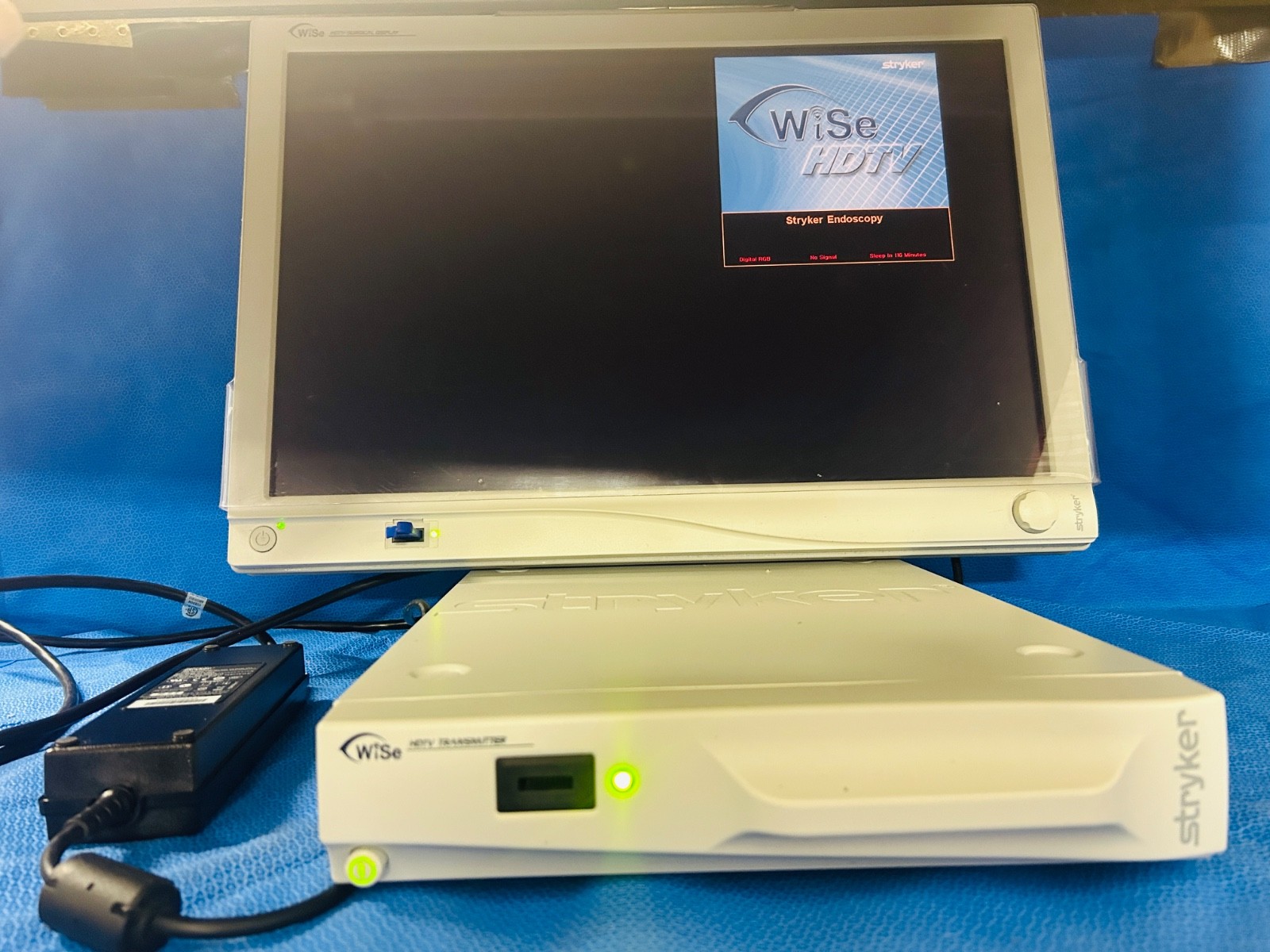 Stryker WiSe 26" HDTV Surgical Display 240-030-970 Monitor with WiSeBox and Key