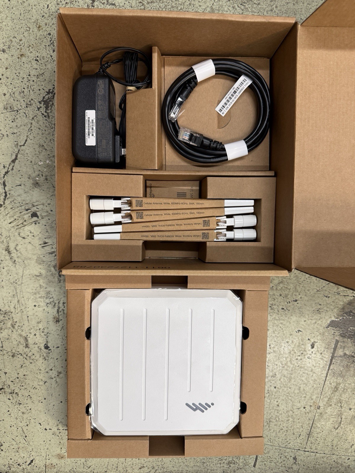 Cradlepoint W1850-5GB 5G Wideband Router S5A032A With Antennas & Adapter