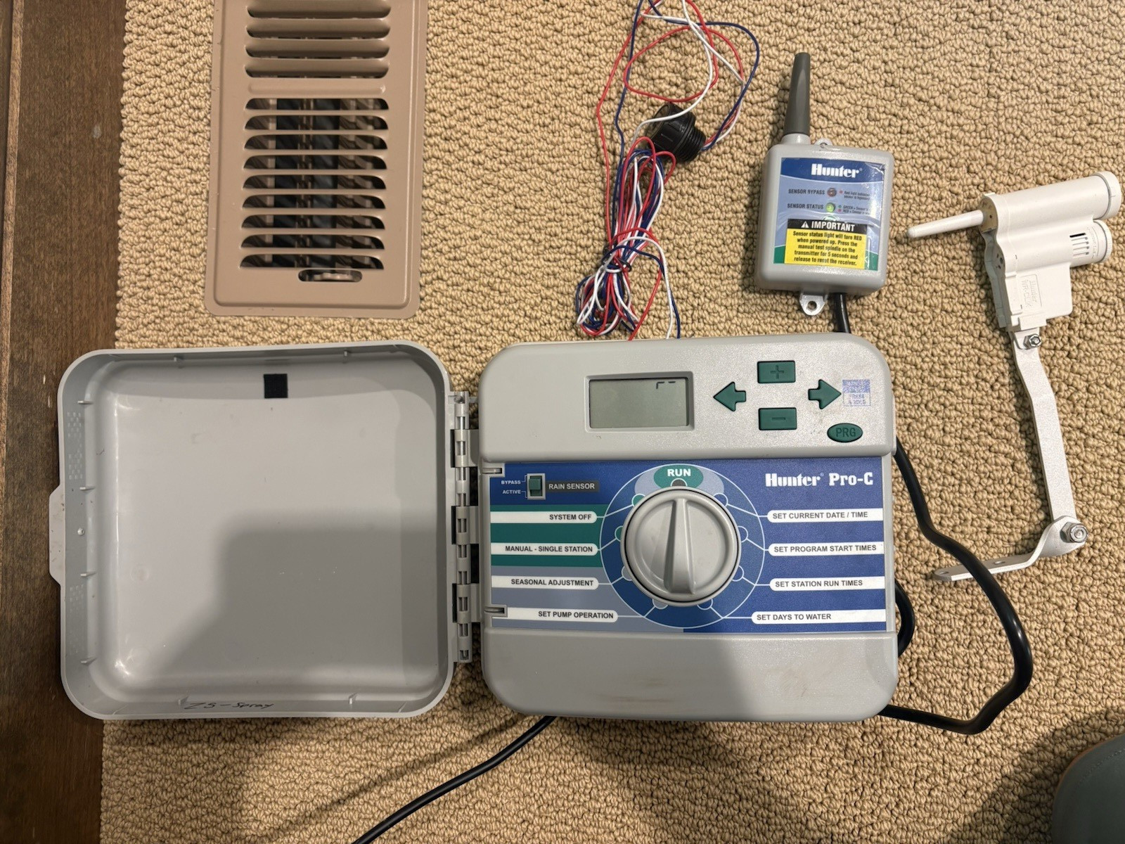 Hunter Pro-C Irrigation Sprinkler Controller  PC-300i w/ WR-CLIK-R Sensor 9 Zone