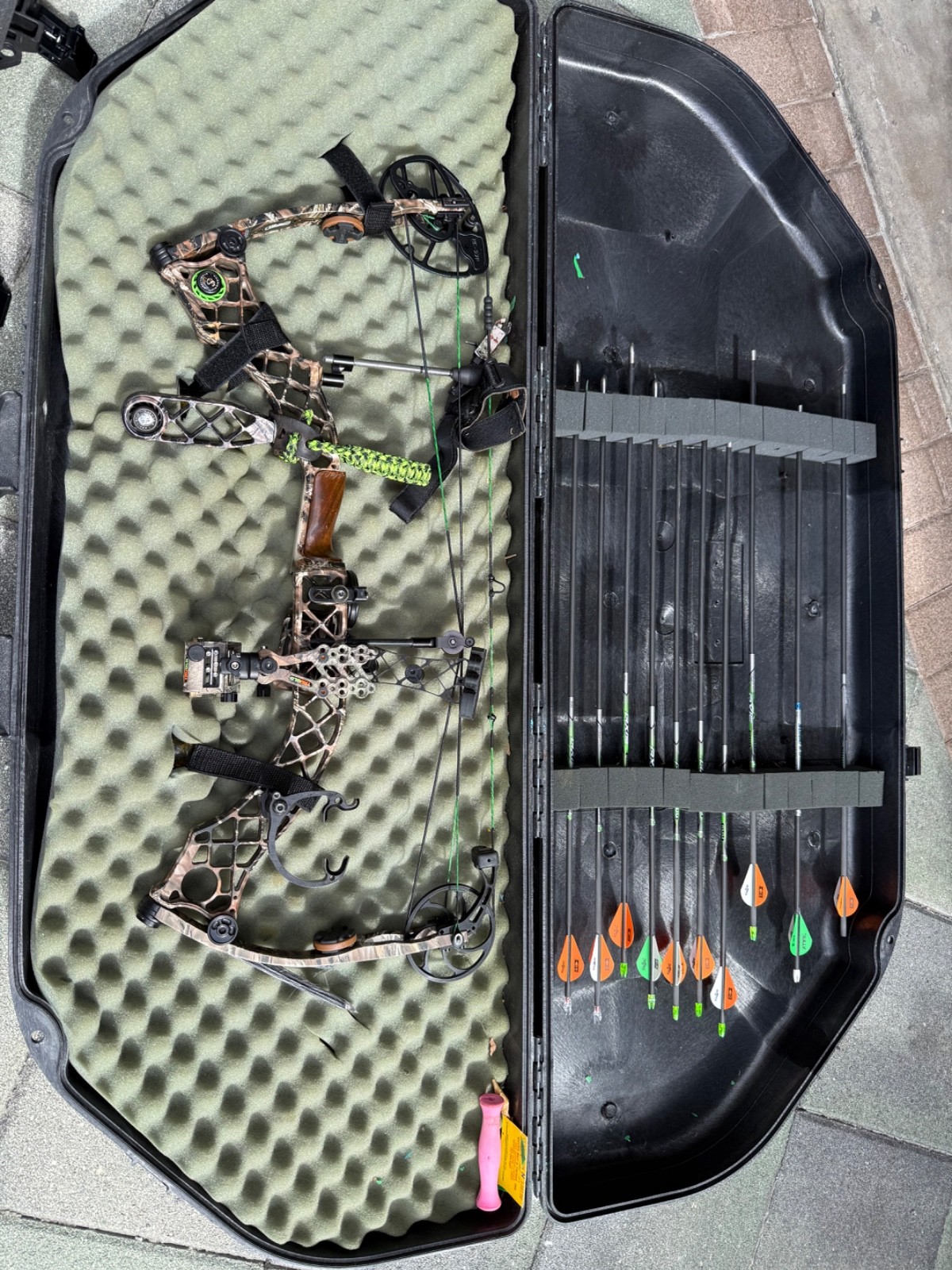 Mathews Heli-M 27" Draw Compound Bow Package! Right Hand! With arrows!