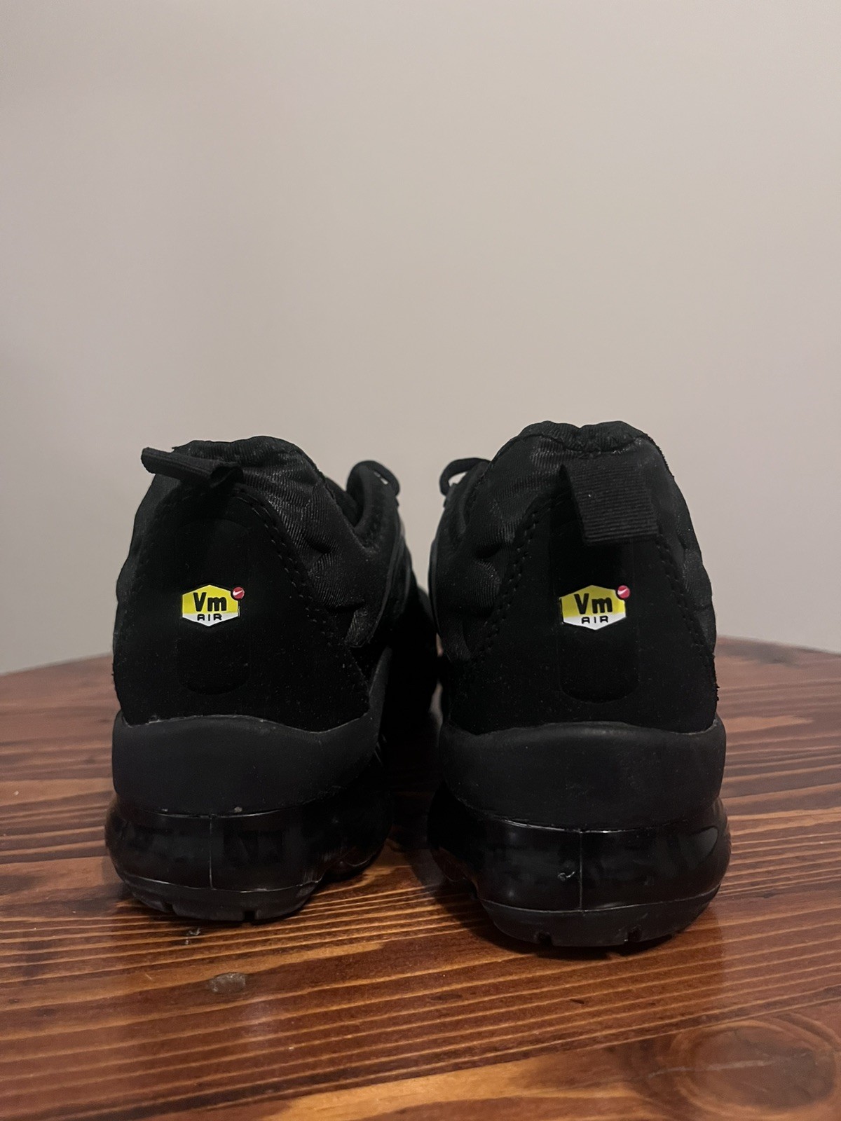 Nike Air VaporMax Plus Black Athletic Shoes 924453-001 Men size 7 Women Size 8.5