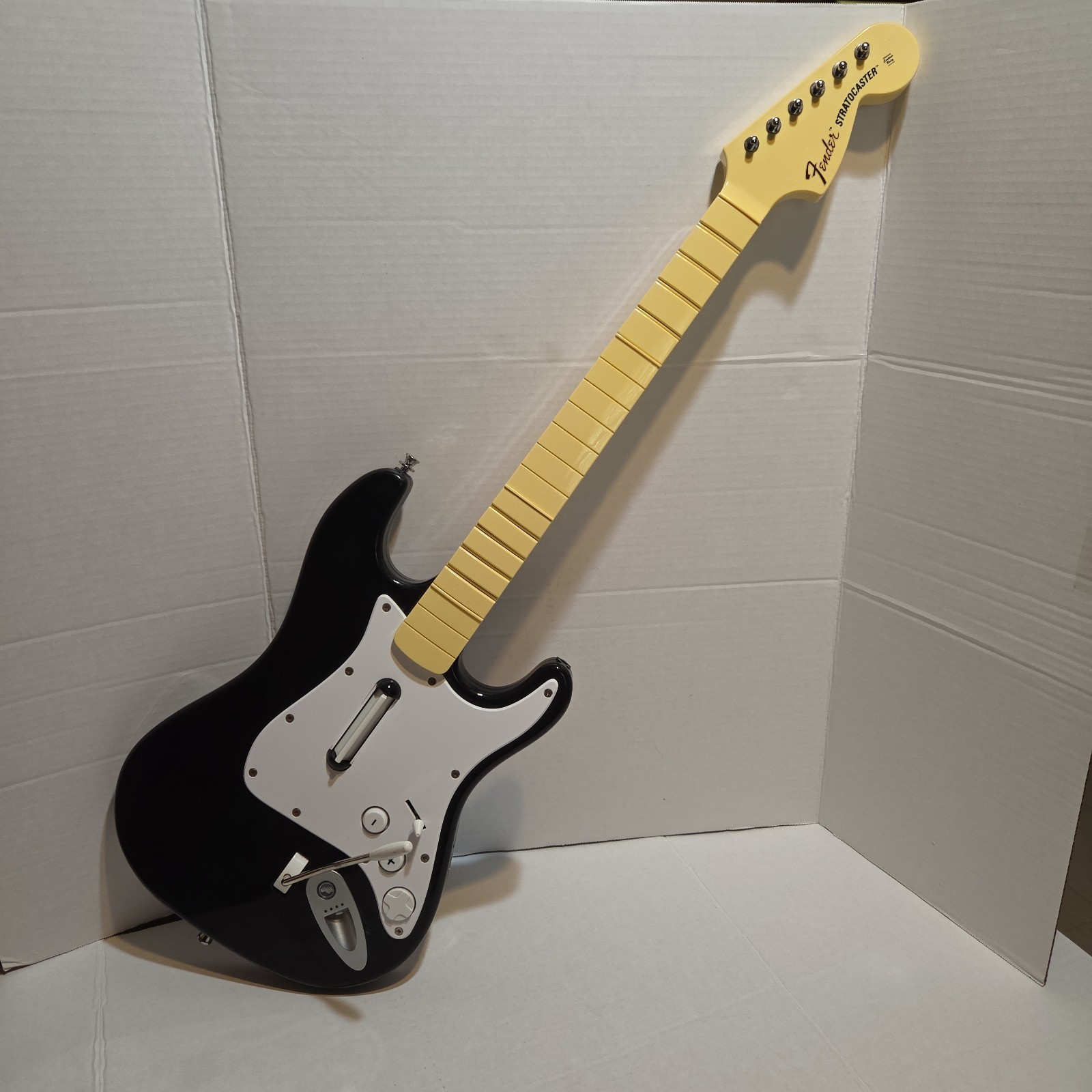 Nintendo Wii - Rock Band Fender Stratocaster Guitar Only Model 19091 No Dongle