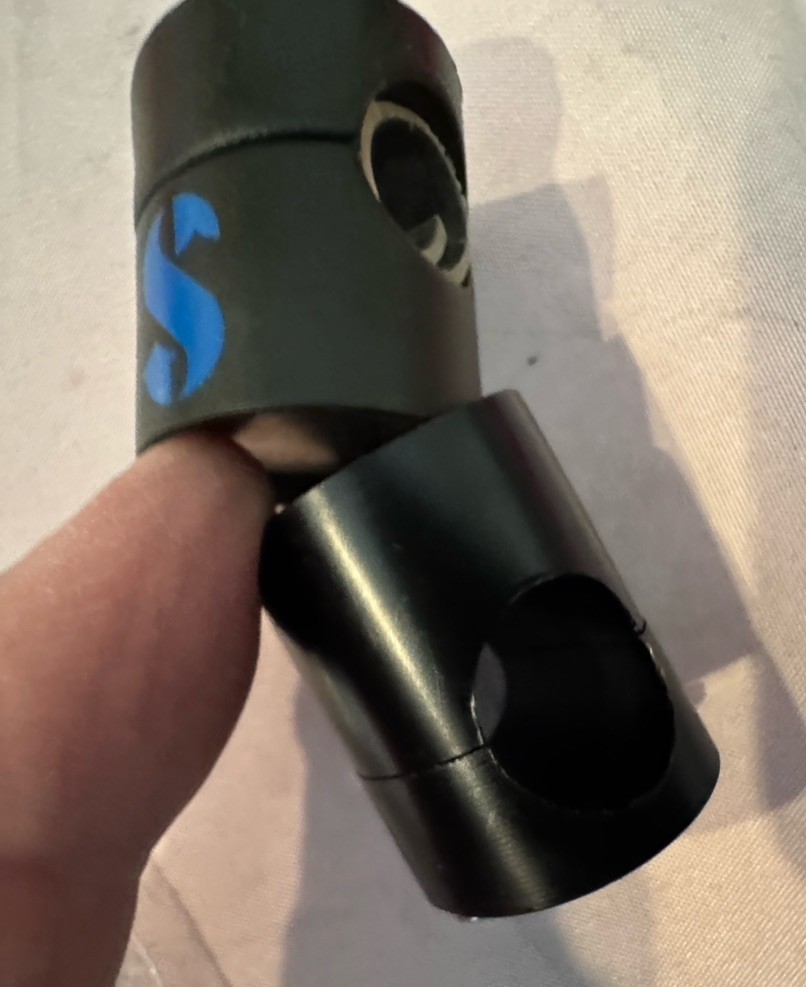 SCUBAPRO REGULATOR HOSE HOLDER MAGNETIC CLIP NICE!