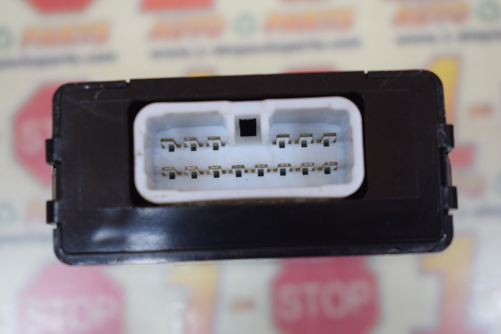 2004-2006 TOYOTA CAMRY AMPLIFIER CONTROL MODULE 88650-06100 OEM