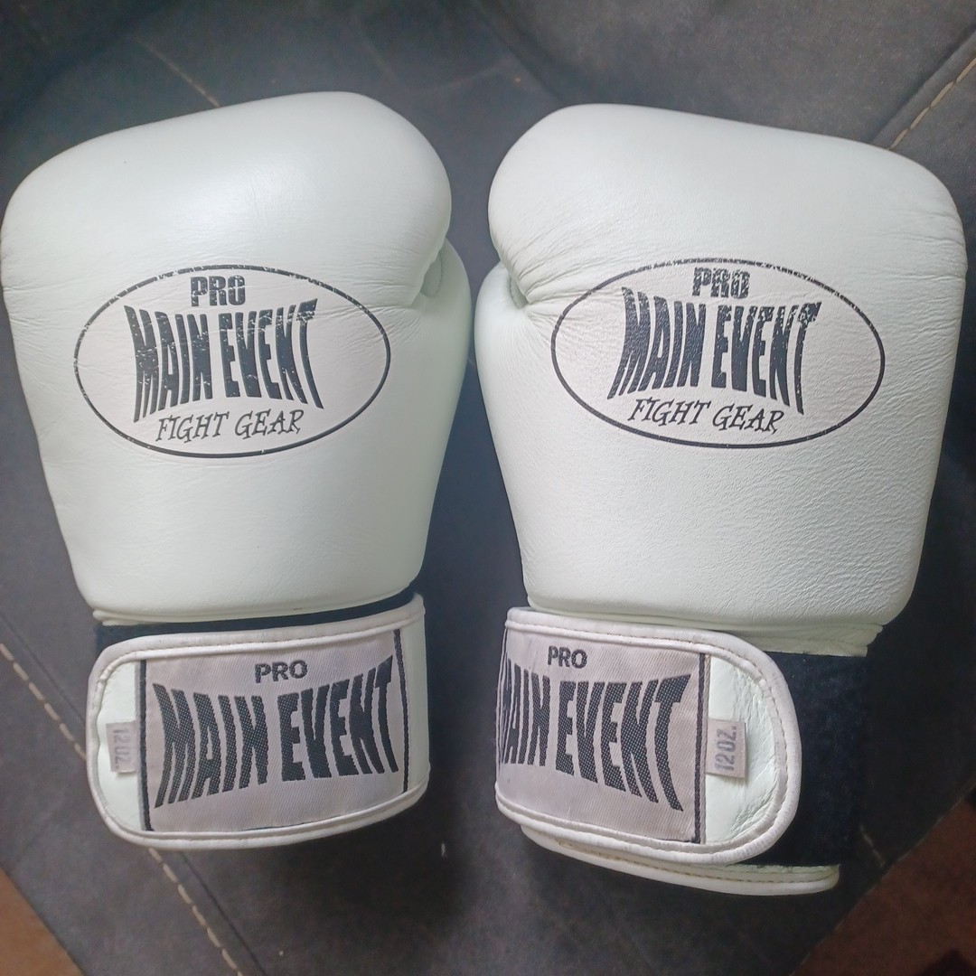Boxing Gloves White Pro Main Event boxing gloves 12oz
