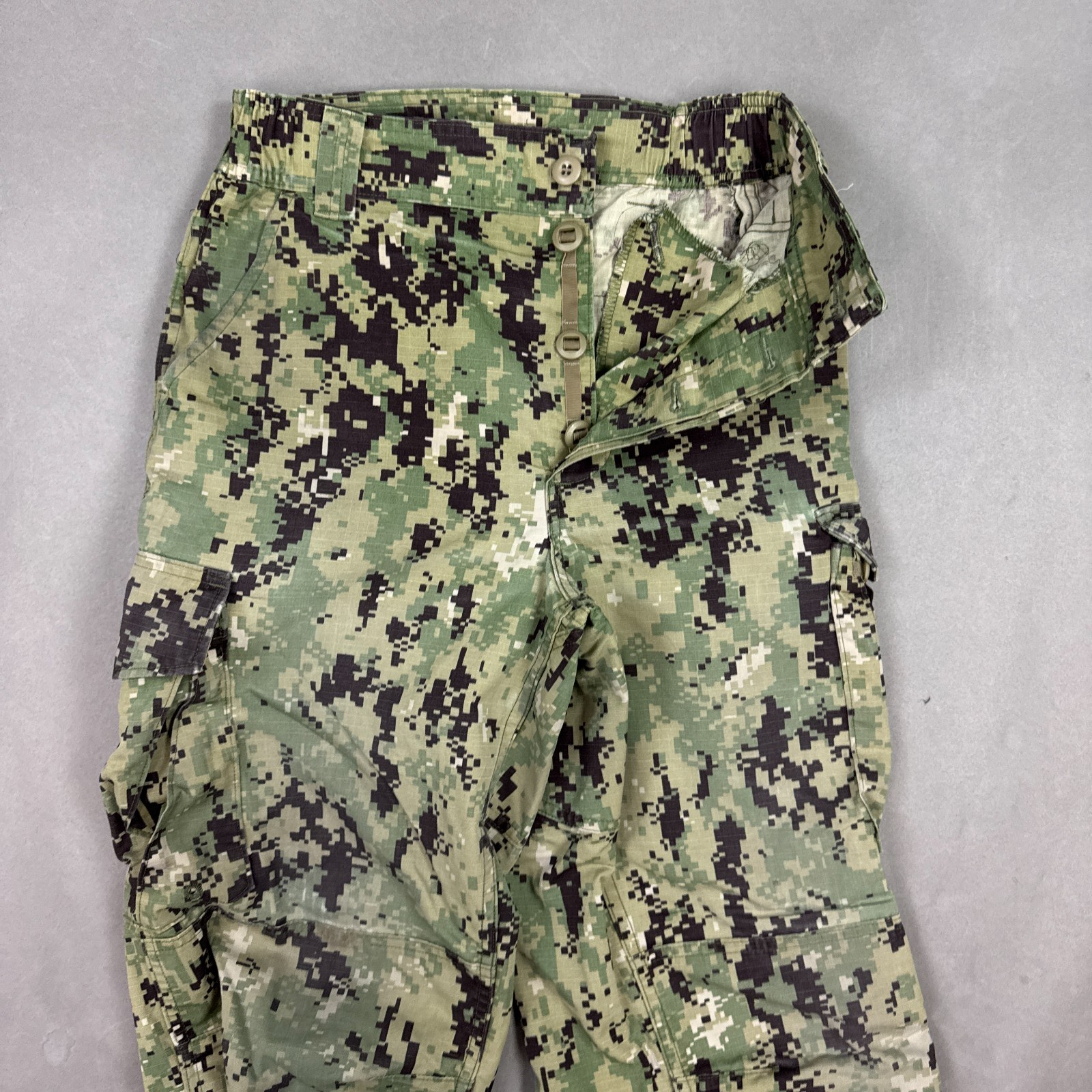 US Navy Pants Mens Small Long Green Camo USN Digital Woodland AOR2 Trouser 28x34