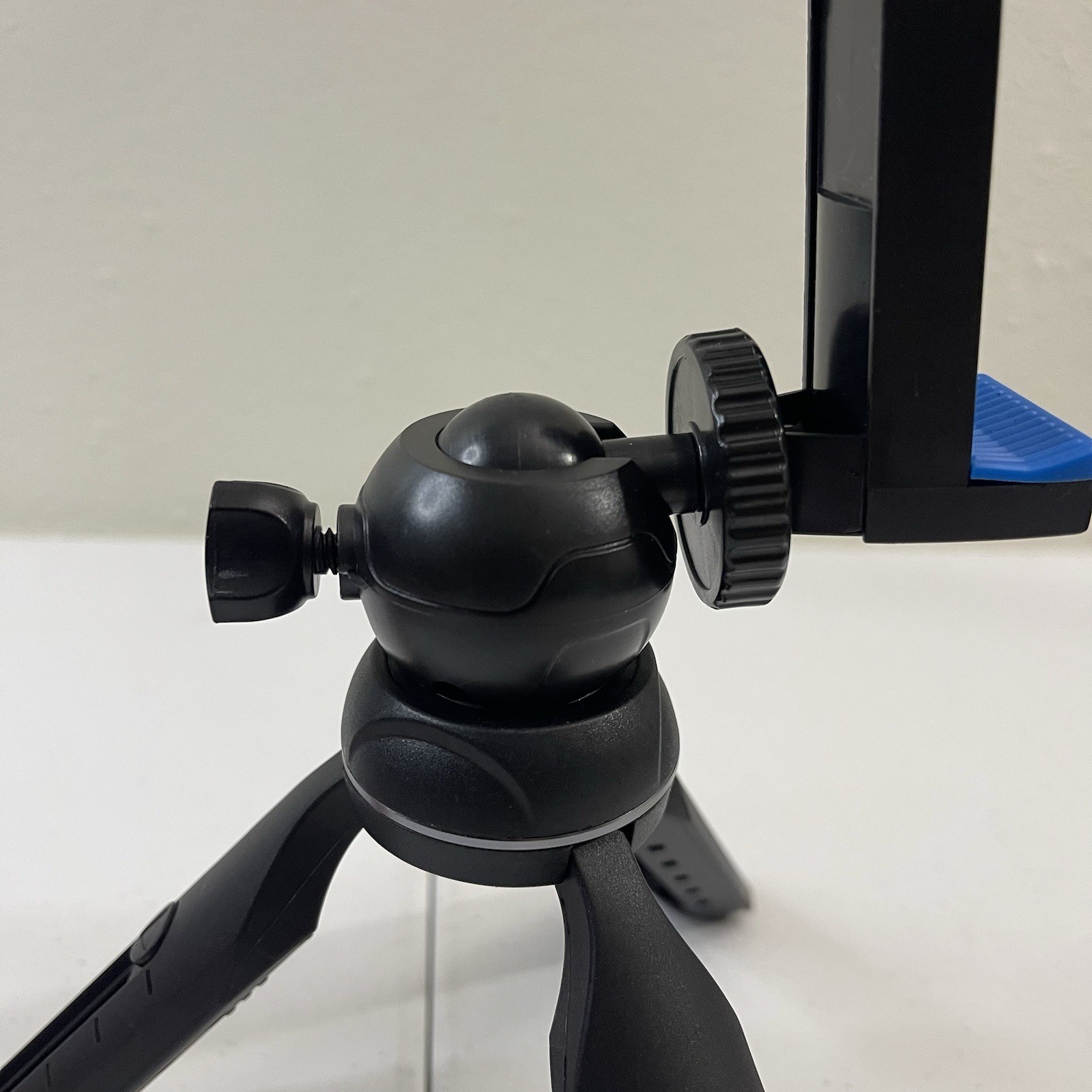 Mini Tripods With Flexible & Standard Stands, Adjustable For Smartphones