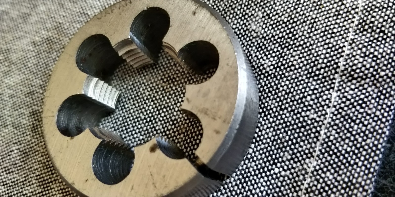 1"-14 NS Thread Die split adjustable HSS 2" diameter JAPAN