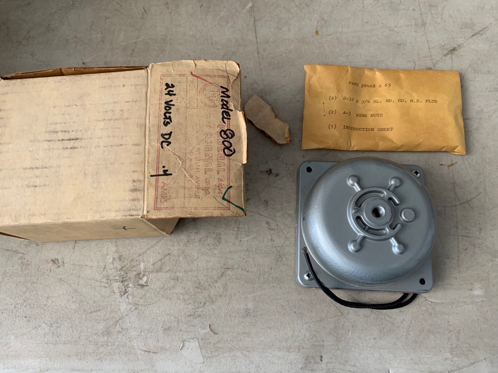 One Vintage Federal Signal Vibratone Bell Model 800 GREY, 24V 0.4AMP, NOS