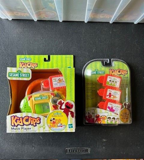 KidClips Hitclips Music Player & Chips: Sesame Street (Rare & New in Box)