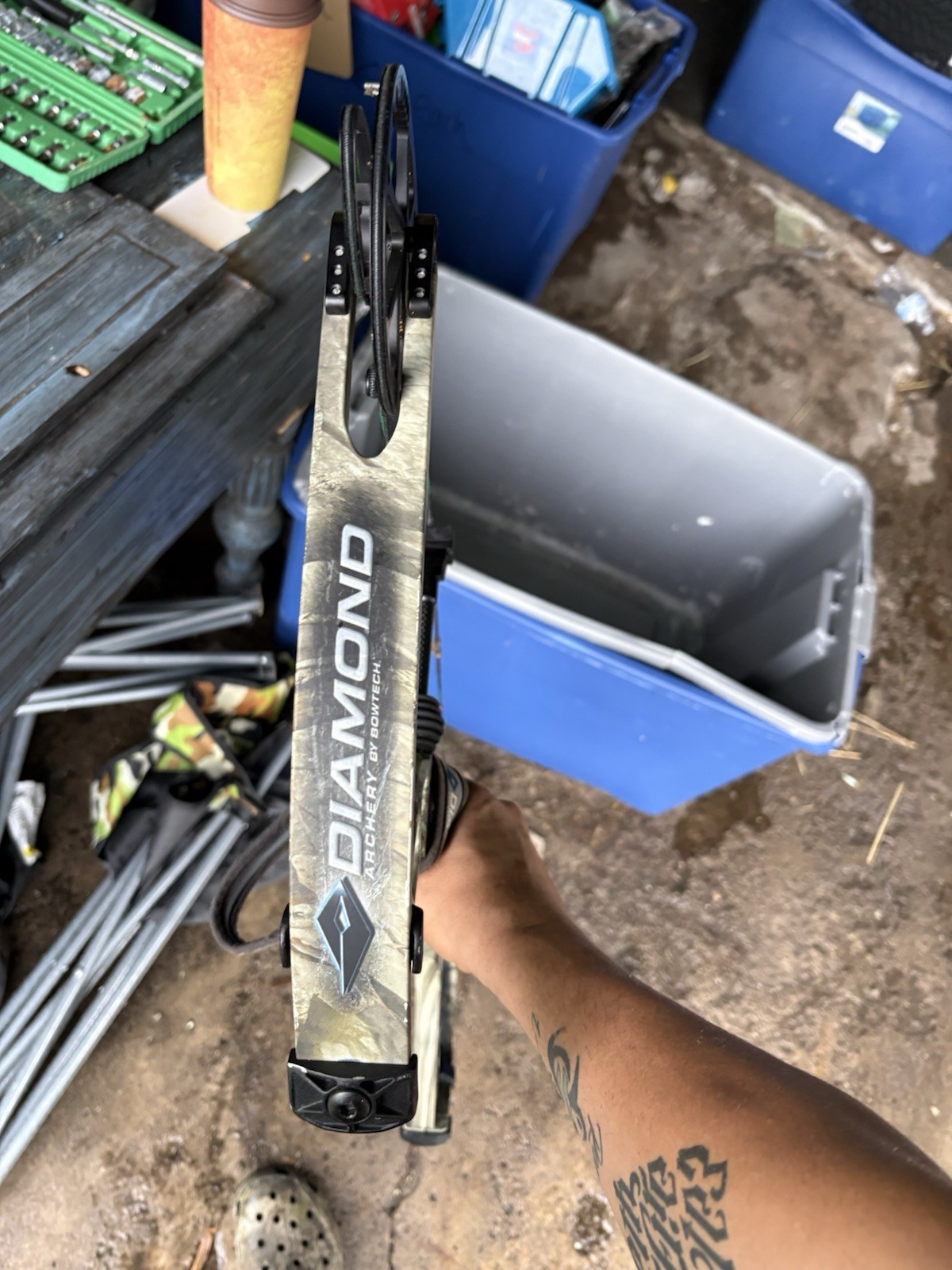 Diamond Outlaw LH 60# 29”compound Bow