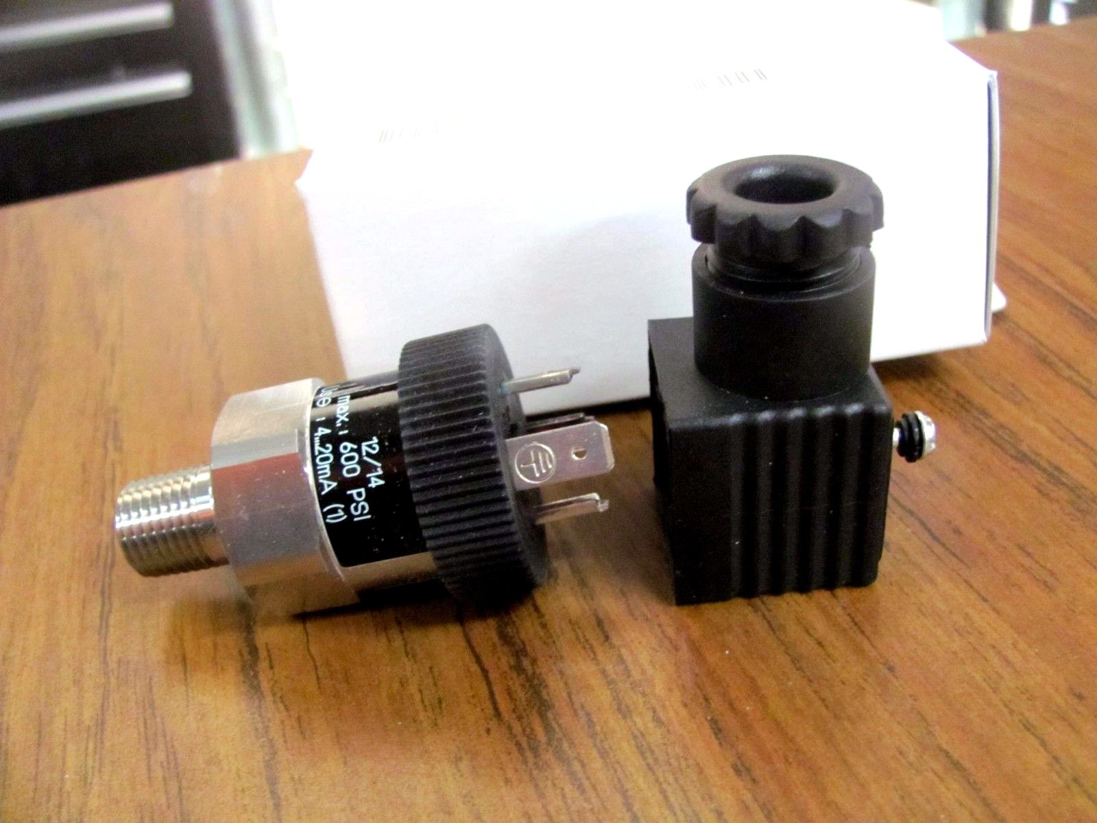 Trafag Sensor Controls ECT 8472 Industrial Pressure Transmitter