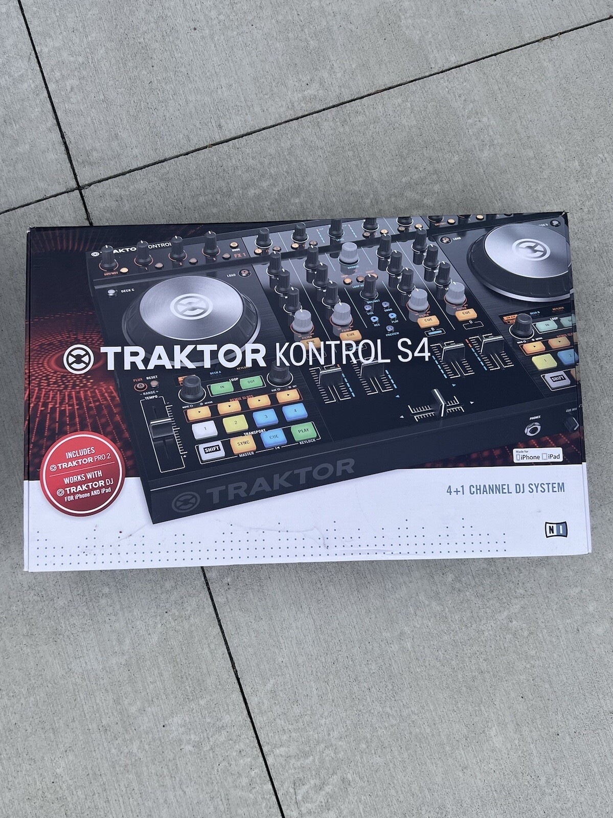 Native Insrtuments Traktor Kontrol S4 MK2 WTraktor Flight Case. MINT (9.5+/10)