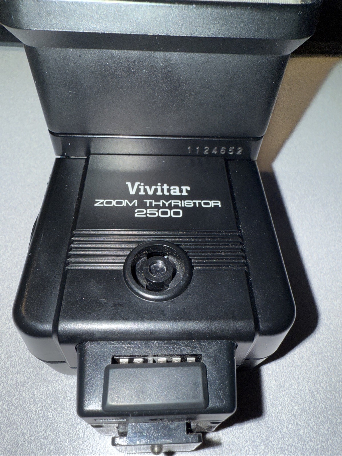 Vivitar Zoom Thyristor 2500 Universal Mount With removable diffuser FREE SHIP