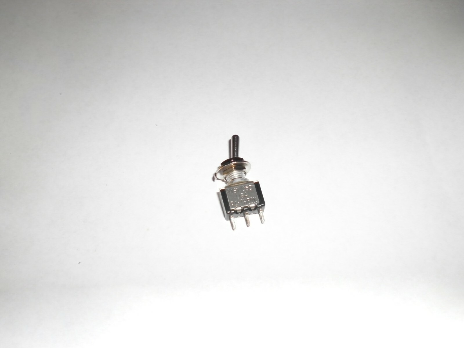 RAYTHEON NOS MST105D Miniature Toggle Switch New without Packaging