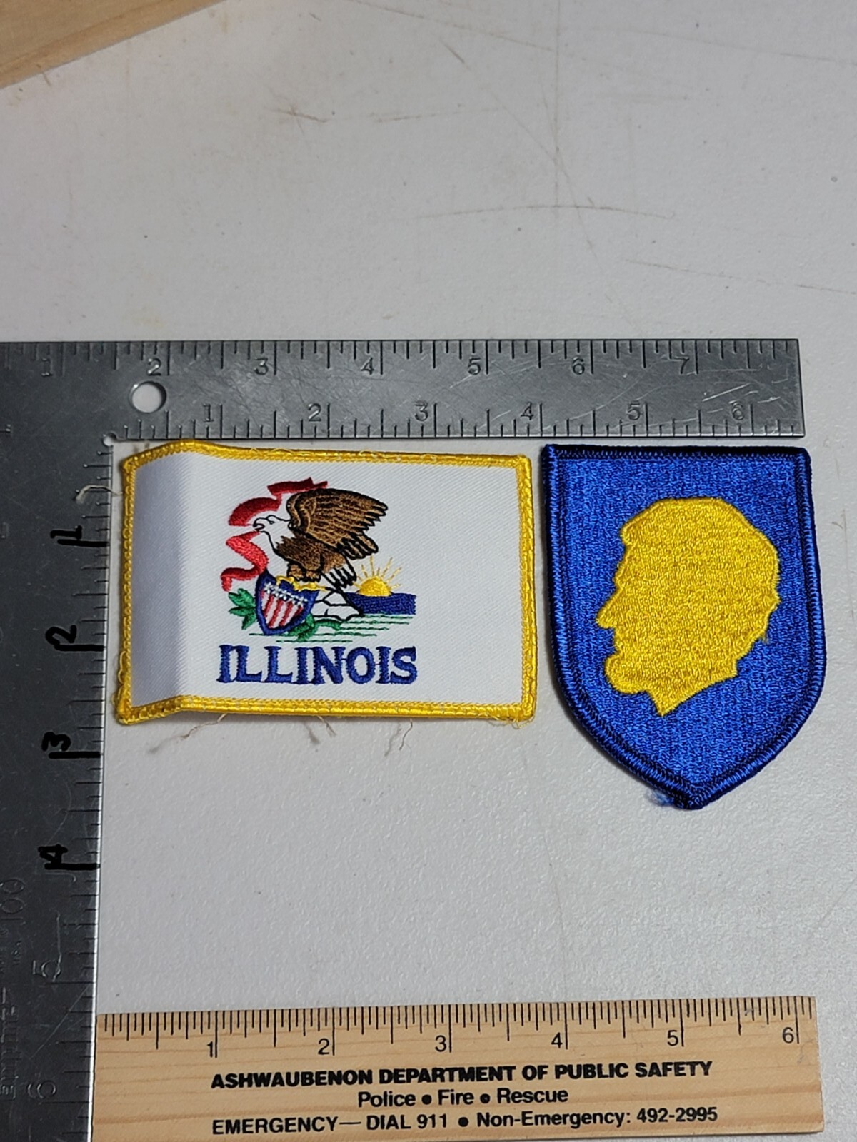 LE95b Police ? patch Illinois state seal Abraham Lincoln 2 patches