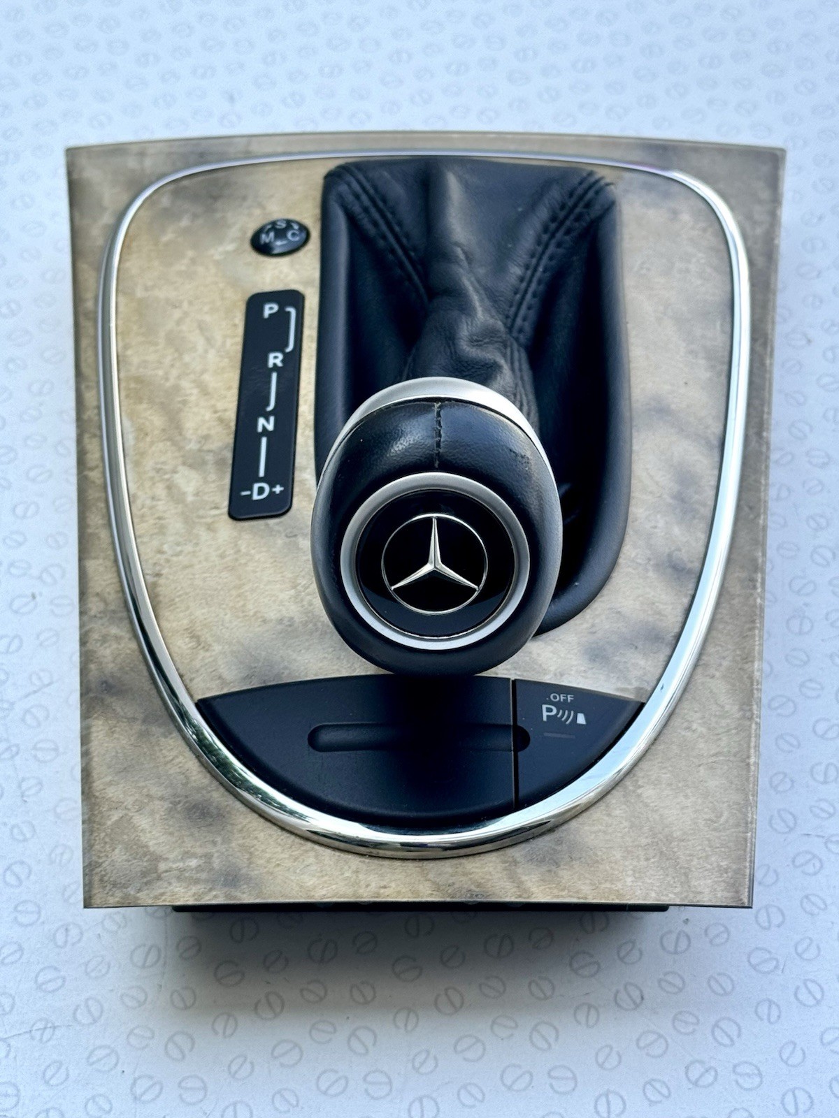MERCEDES BENZ CLS W219 AUTOMATIC GEAR SHIFTER SURROUND AND KNOB (2118216958)