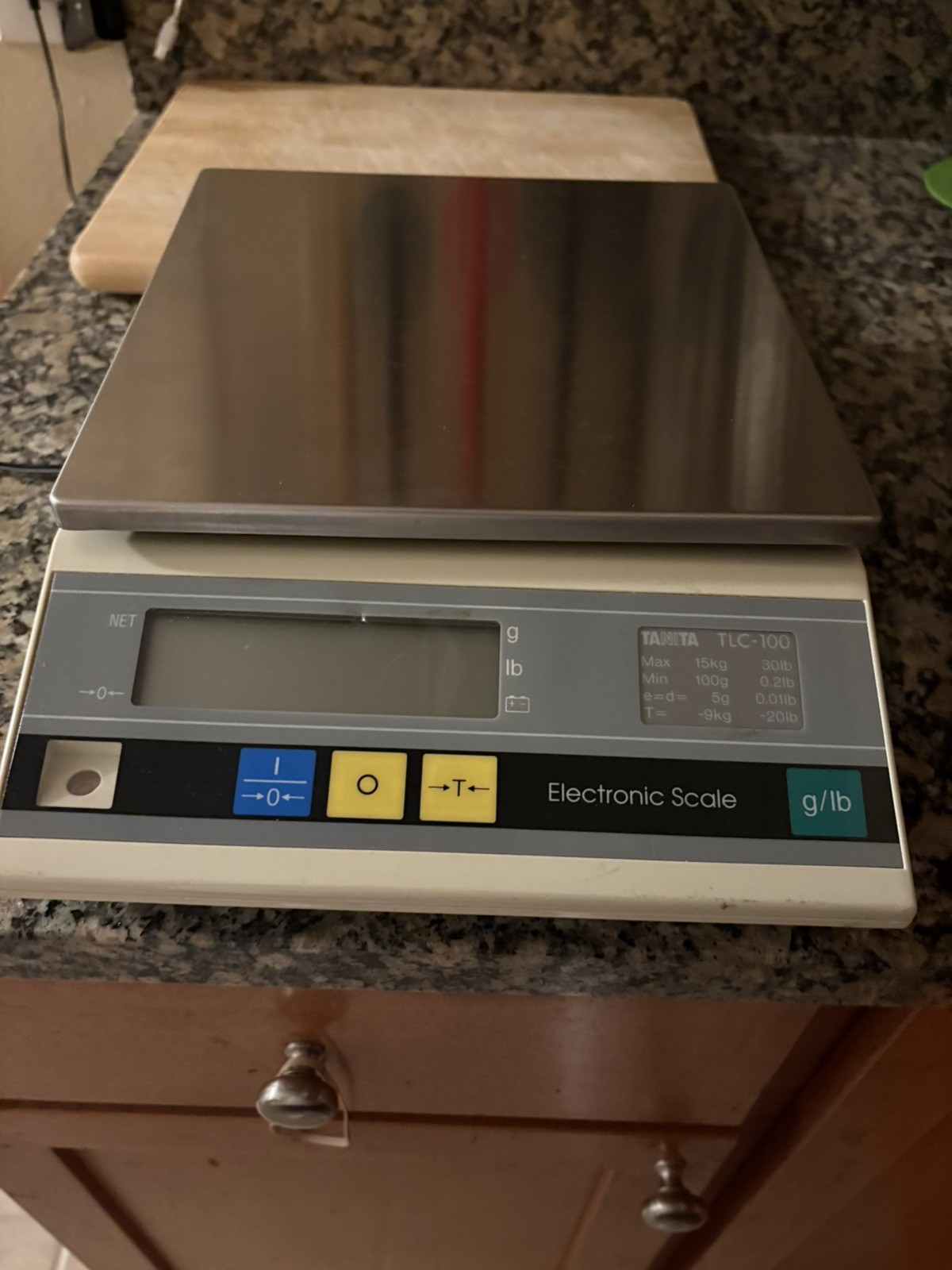 elec digital scale will weight objects up to 30 lbs. will also weigh in grams.