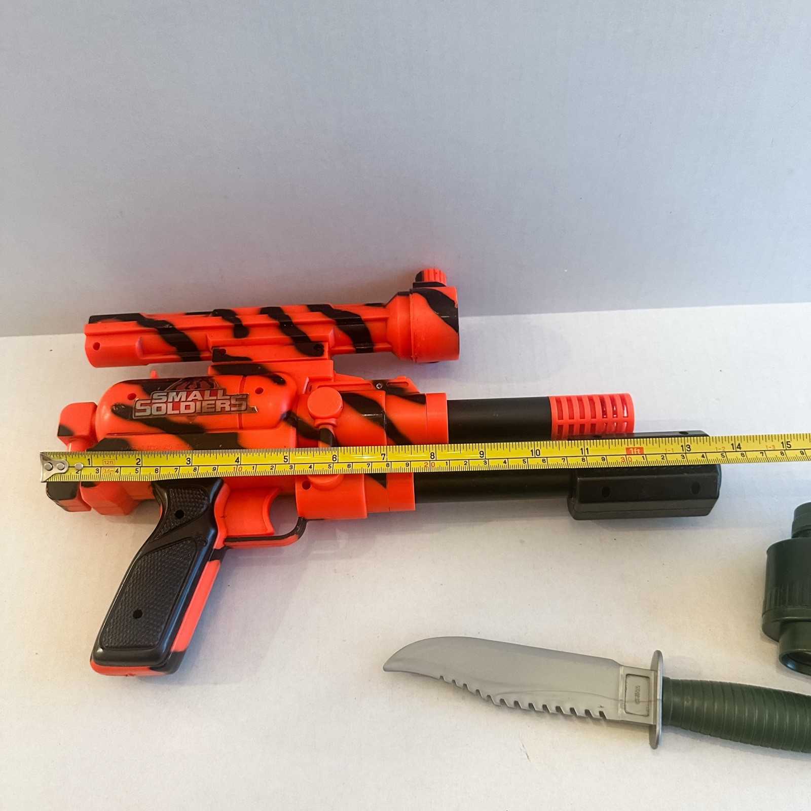 Larami Small Soldiers Toy Dart Blaster (Untested) Binoculars & Knife READ