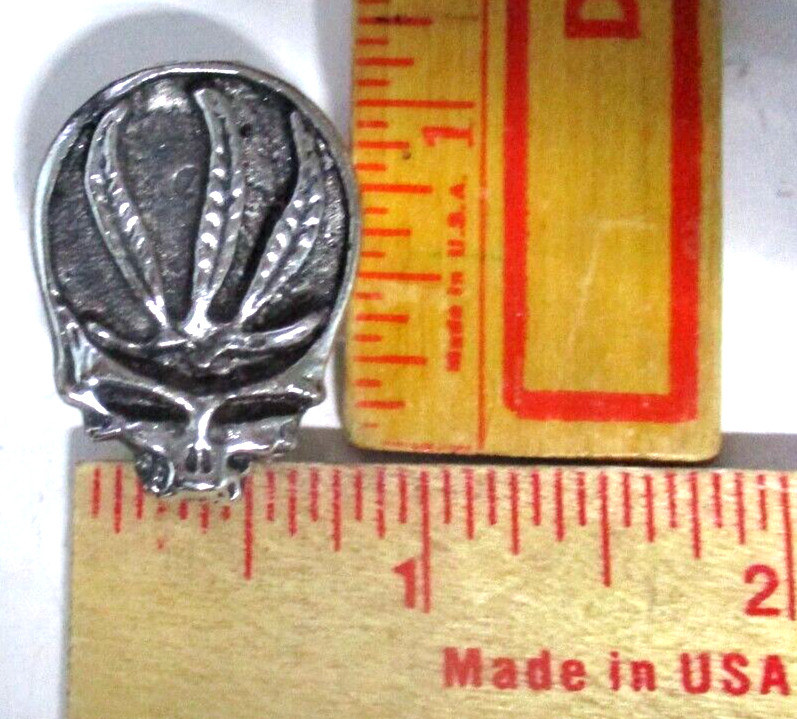 Grateful Dead pot pin vintage collectible rock band pinback music memorabilia