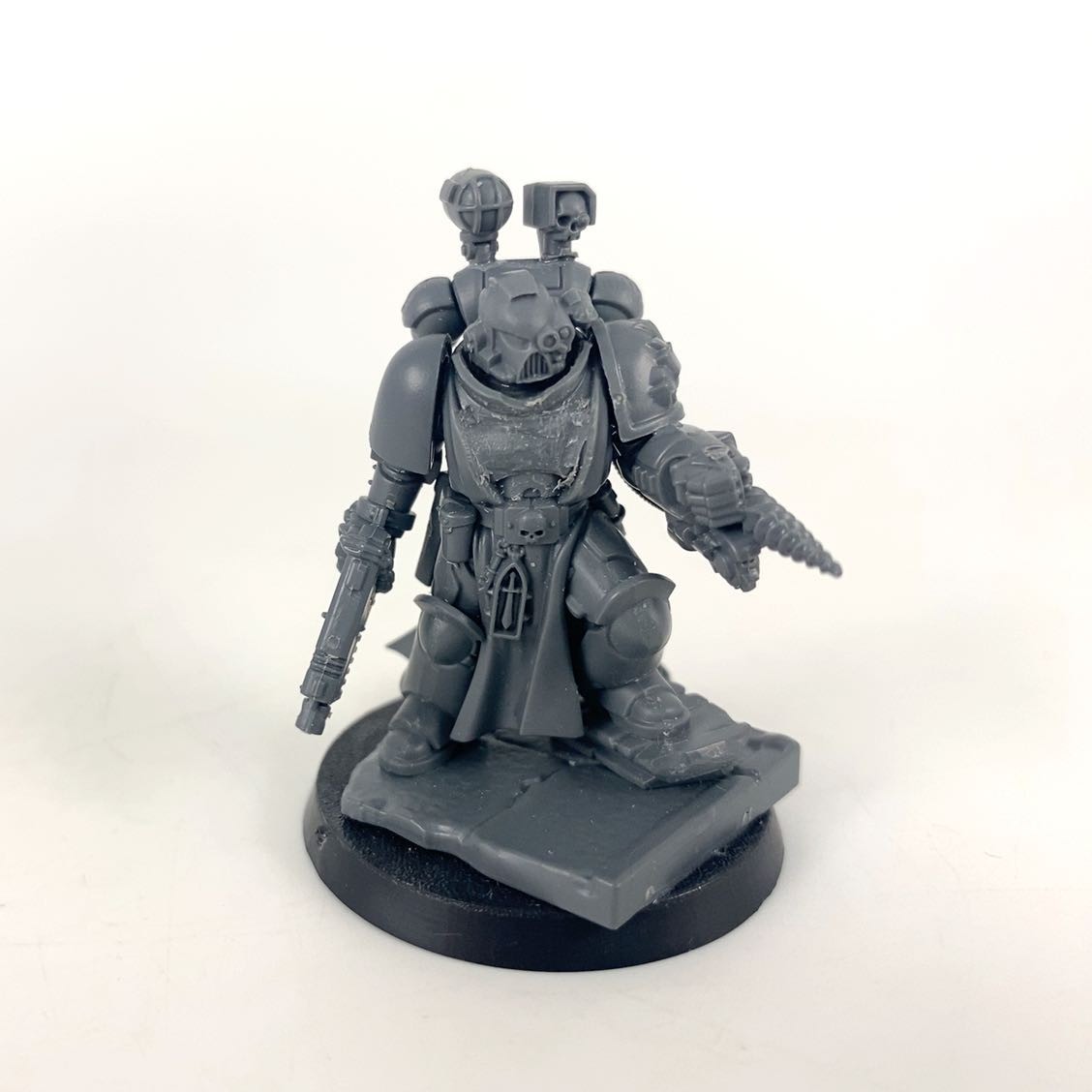Warhammer 40K Black Templar Plastic Apothecary Miniature | P-00THR