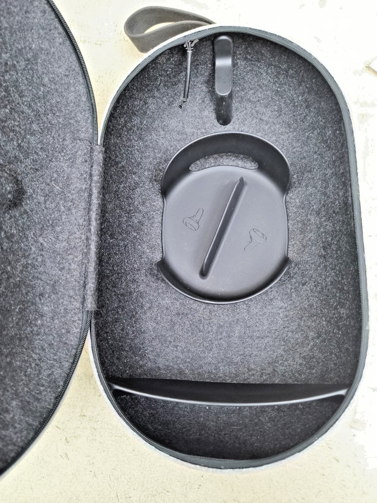 Oculus Quest 2 VR Headset 256GB Combo Decent Shape Case Doesn't Zip Tested Works