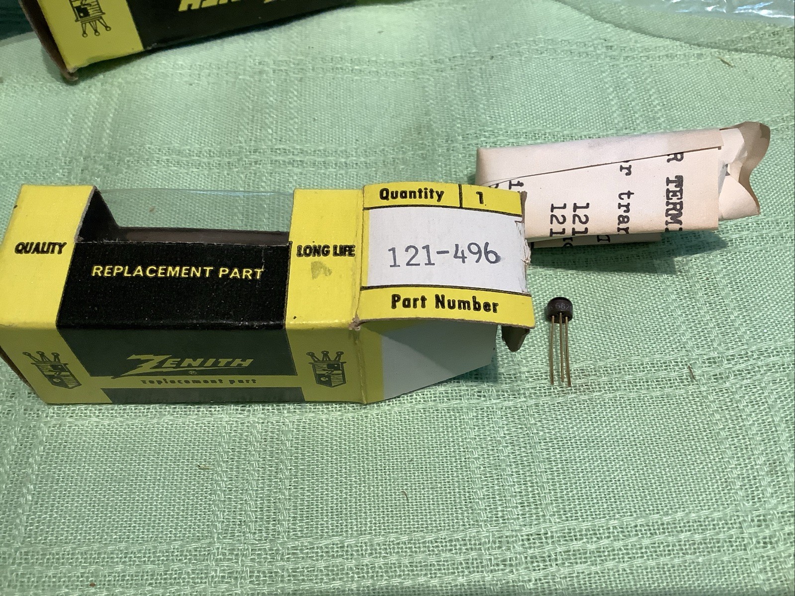 Zenith OEM Part 121-496  Transistor