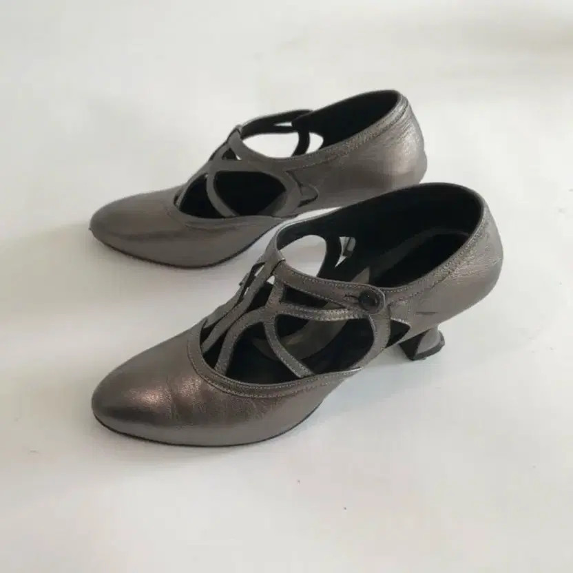 Eongsu 1920s Dancing Shoes Silver New