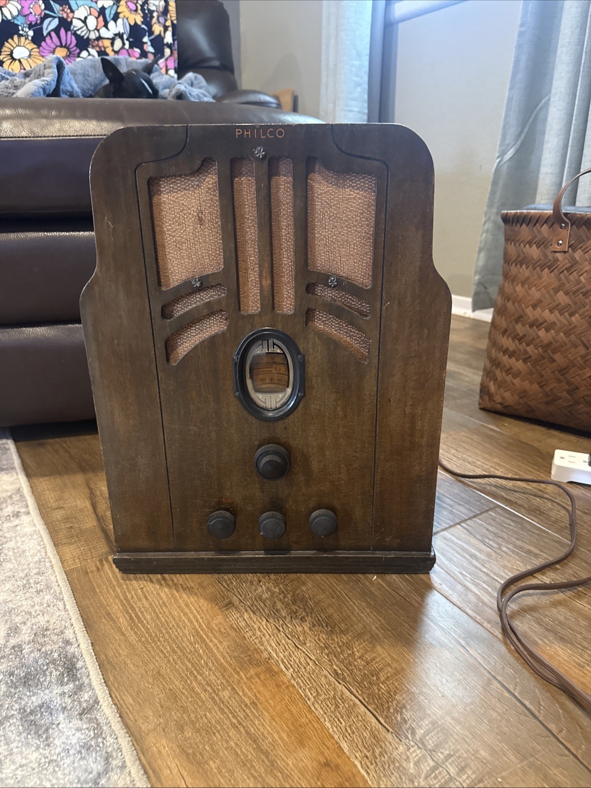 Vintage Philco Model 610 Antique Tombstone Tube Cathedral Radio