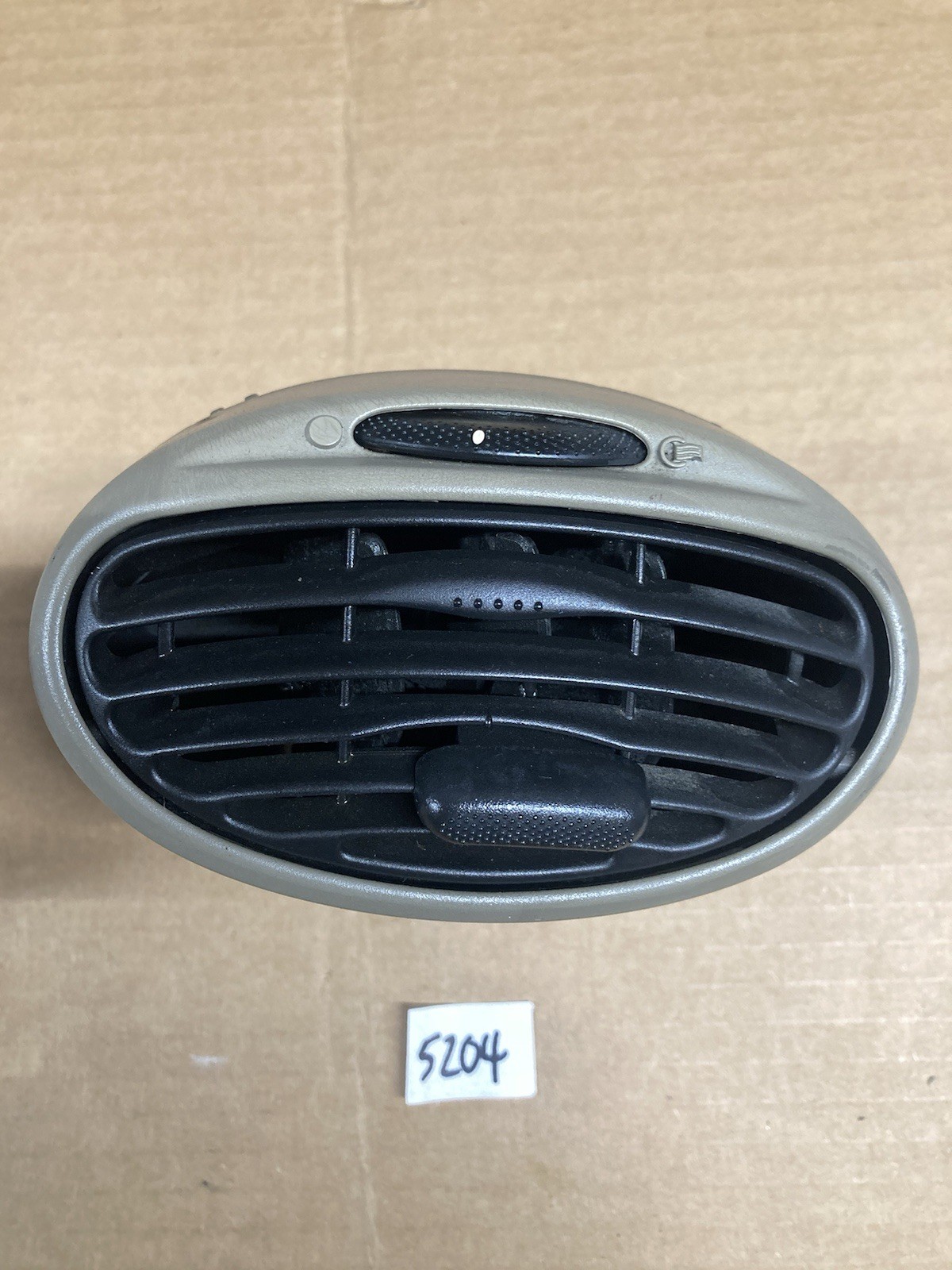 2000-2004 FORD FOCUS CENTER DASHBOARD CLIMATE CONTROL AIR VENT IN TAN HVAC OEM