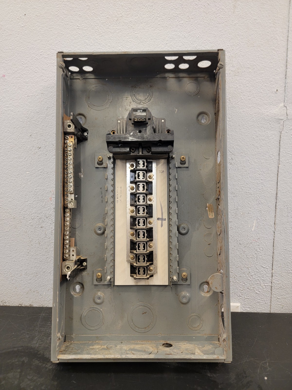 FPE L120-40 200 Amp 24 Circuit 120/240V Panel Guts w/ LB-127 Breaker