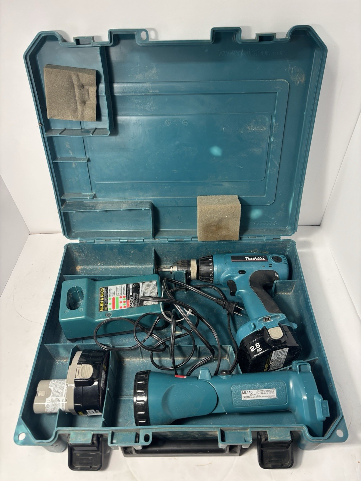 Makita Drill And Battery Charger Set 6237D DC1413 With Batteries 14.4 Volt