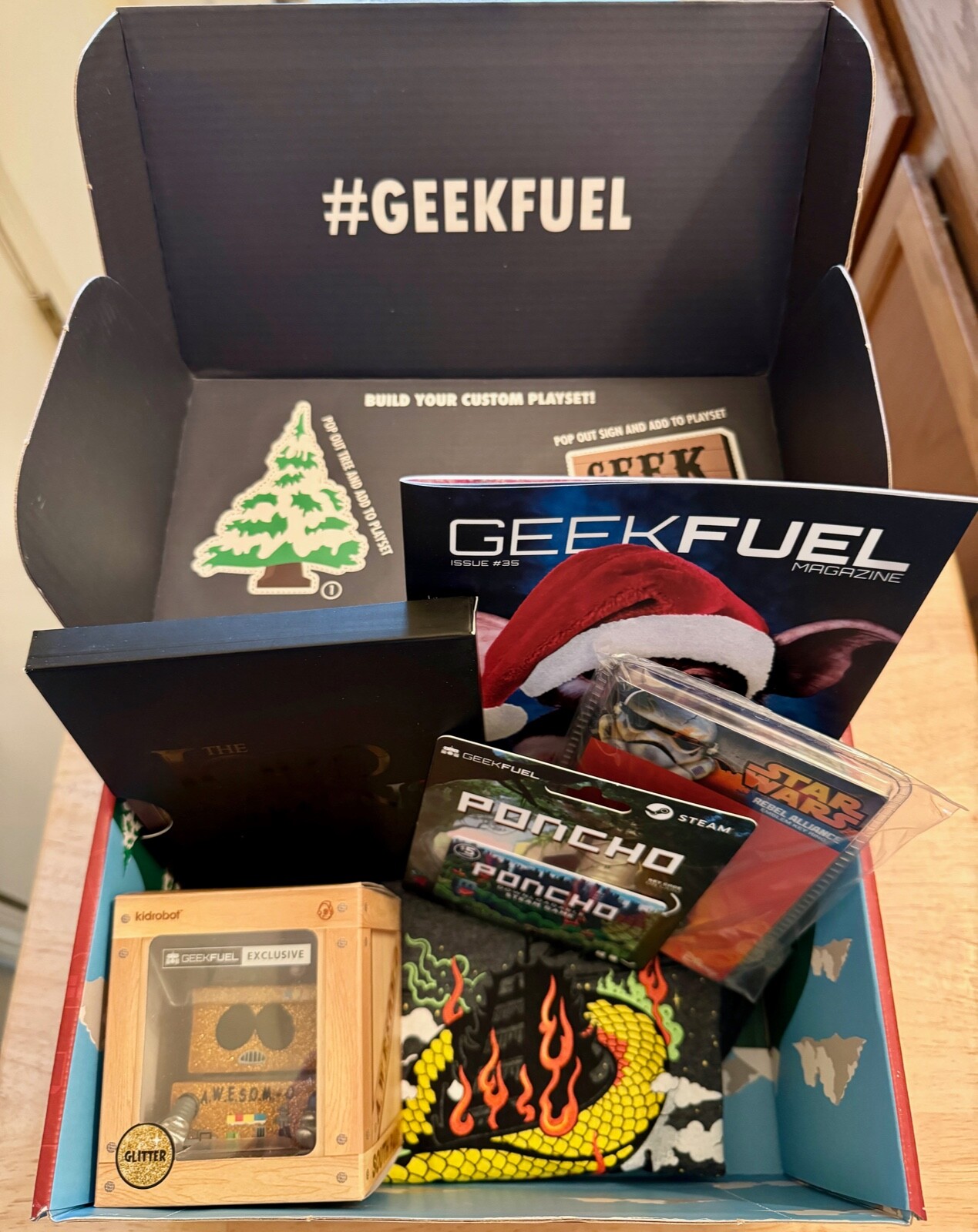 COMPLETE Geek Fuel Dec 2017 Loot Box ~ South Park AWESOM-O 3" Kidrobot Figure