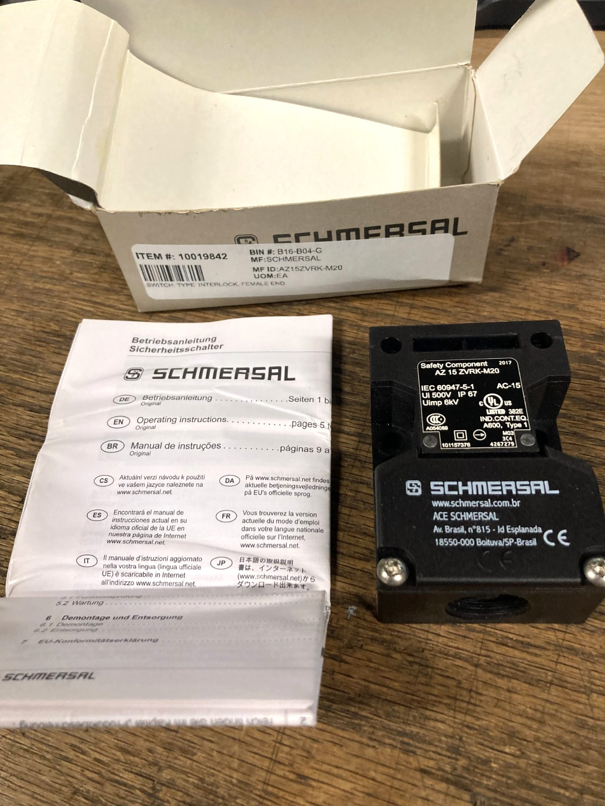 SCHMERSAL AZ 15 ZVRK-M20 Includes Instructions - NEW
