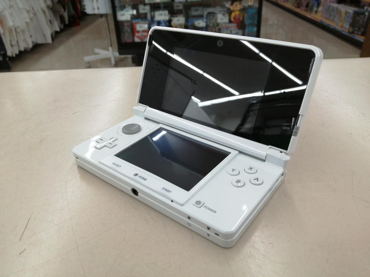 Nintendo 3DS CTR-001 w/ AC Adapter Stylus Pearl White Handheld A2315