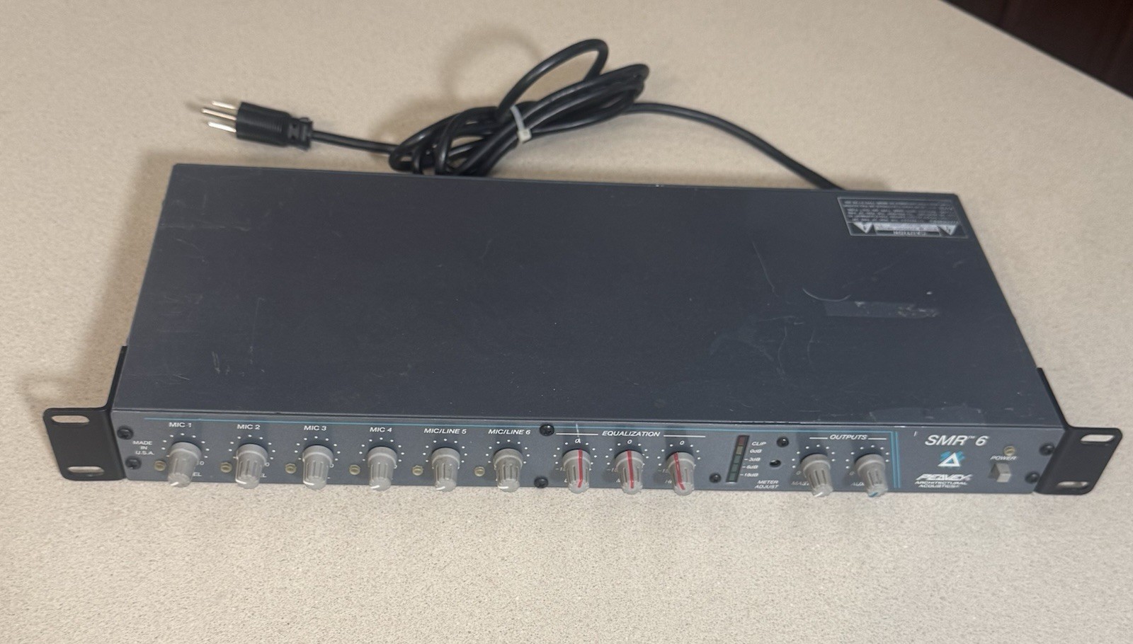 Peavey SMR 6 Compact 6 Channel Phantom Power Microphone Mixer
