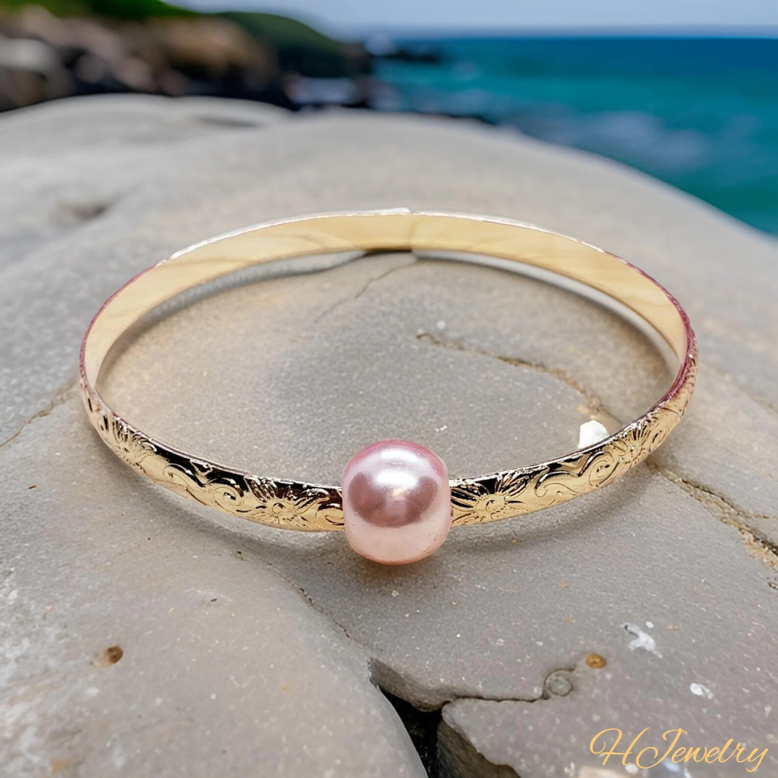 Gold Hawaiian Pink Pearl bangle Bracelet