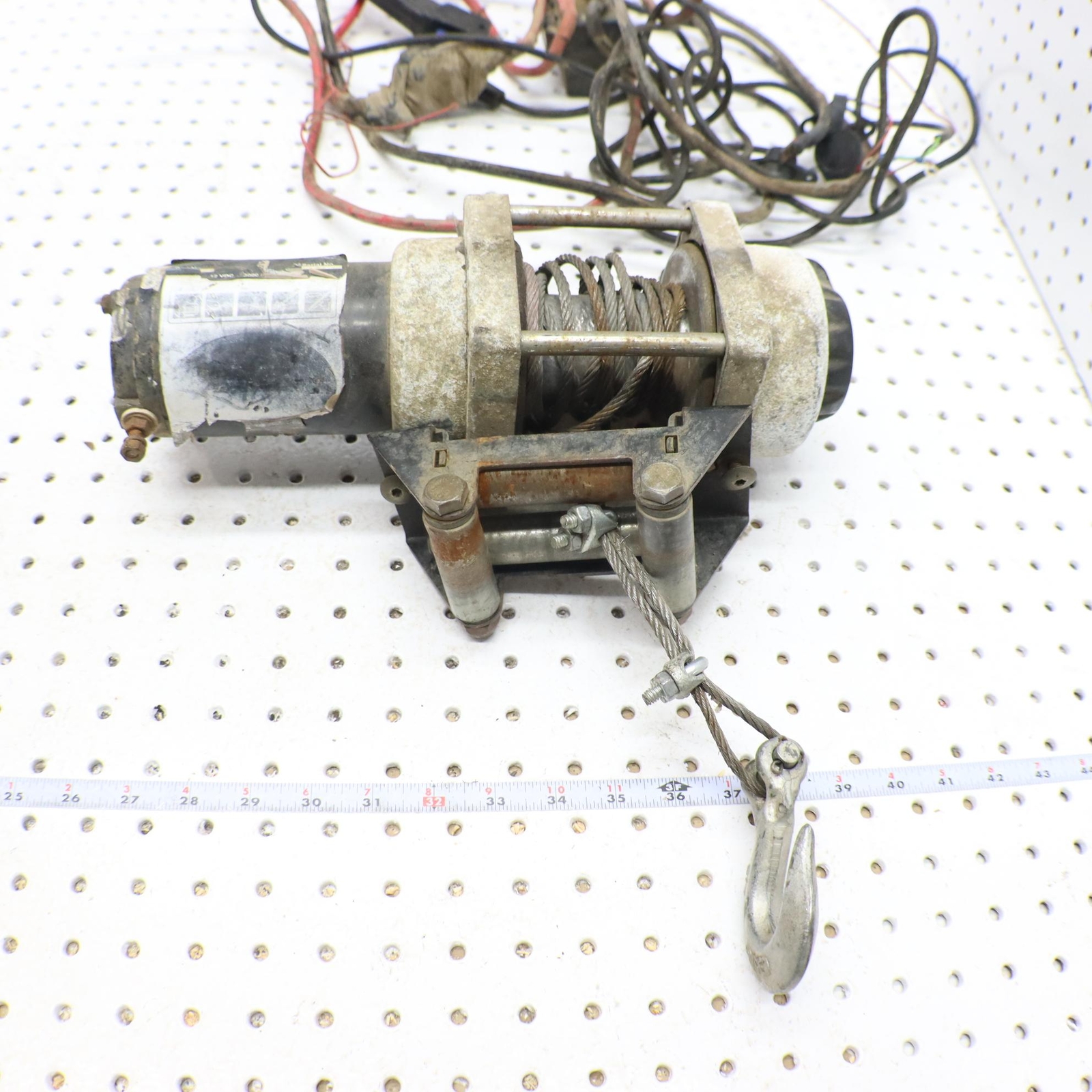 KFI 3000LB WINCH ; WINCH KFI 3000LB WINCH TESTED AND WORKS.