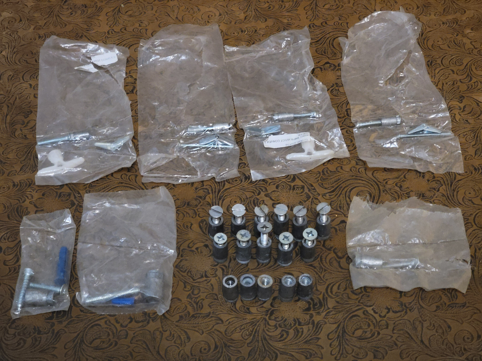 READ - 23x Lead Expansion Sleeve Anchors and Assorted Toggle Bolt Butterfly  Ⴗ