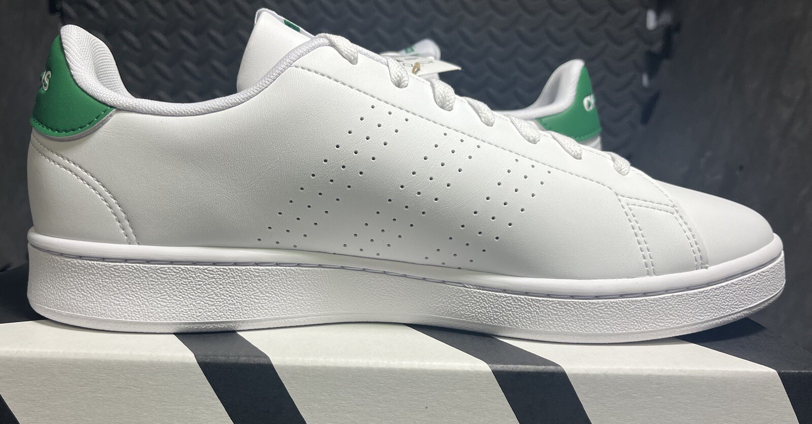 Adidas Advantage Base White Green Mens Sz 10 NEW W Box/tag FREESHIP GZ5300