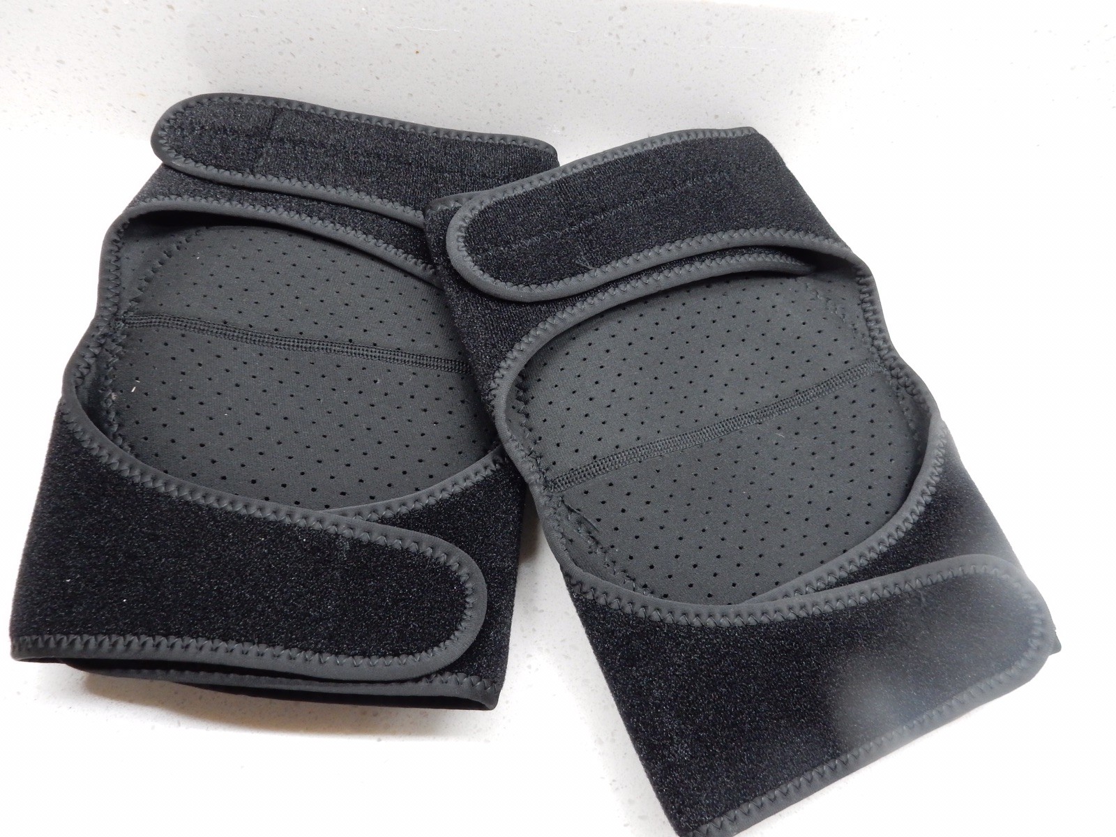 Knee Mate, Neoprene Knee Pads, Adjustable, Comfortable