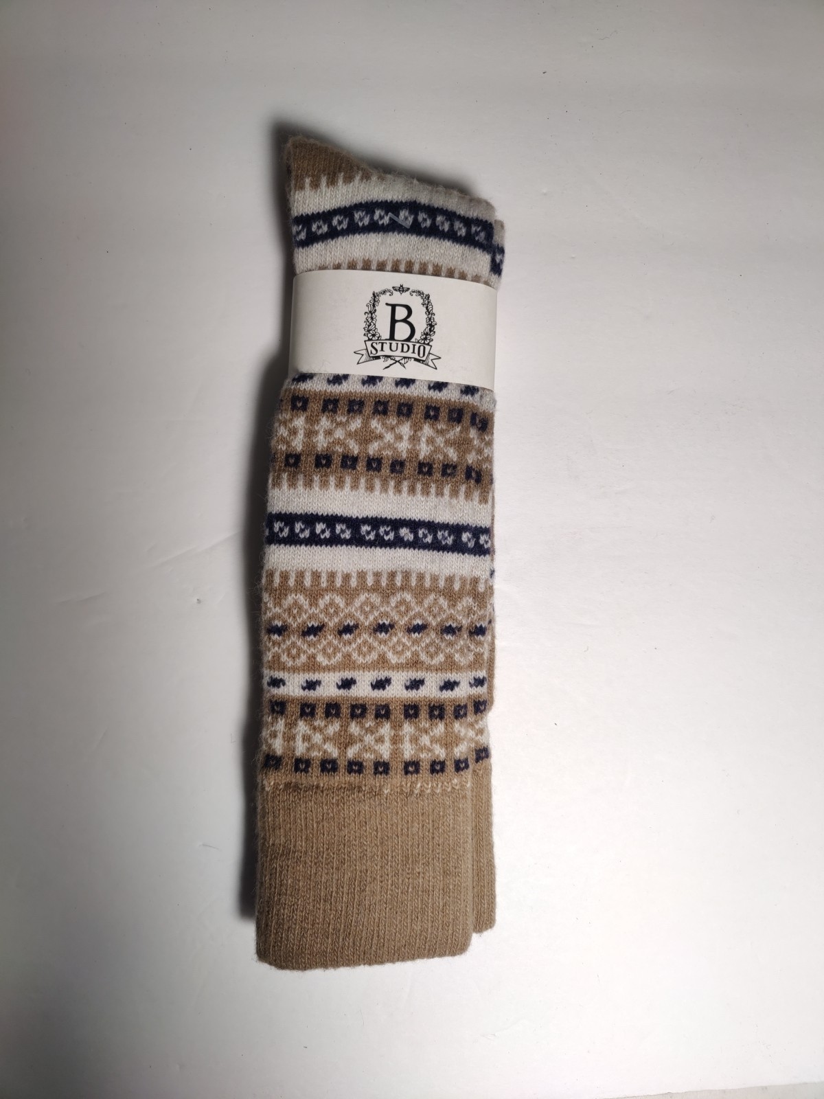 b studio -men's socks - tan- Cashmere blend - Made in USA **D7**